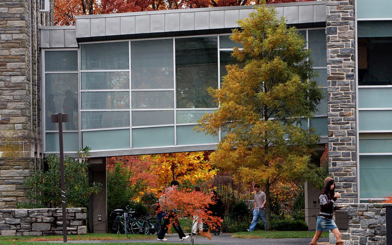 walkway between Science Center and Martib